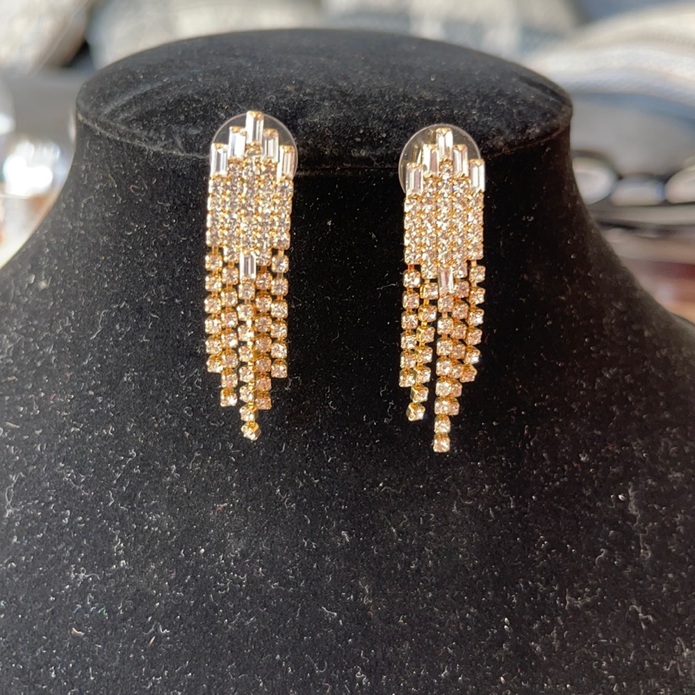 Evening earrings